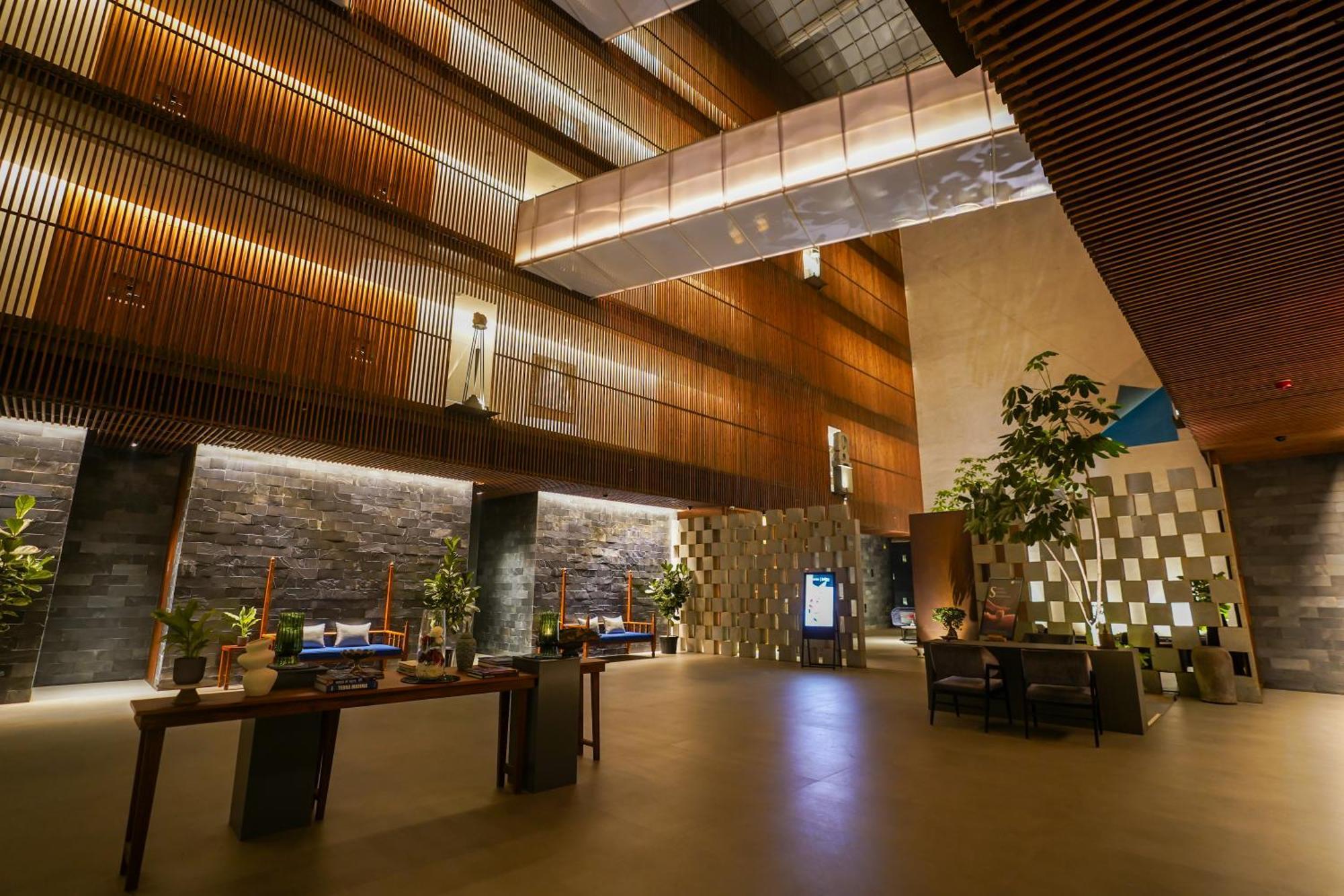 Radisson Resort And Spa Lonavala Dış mekan fotoğraf The lobby of the hotel