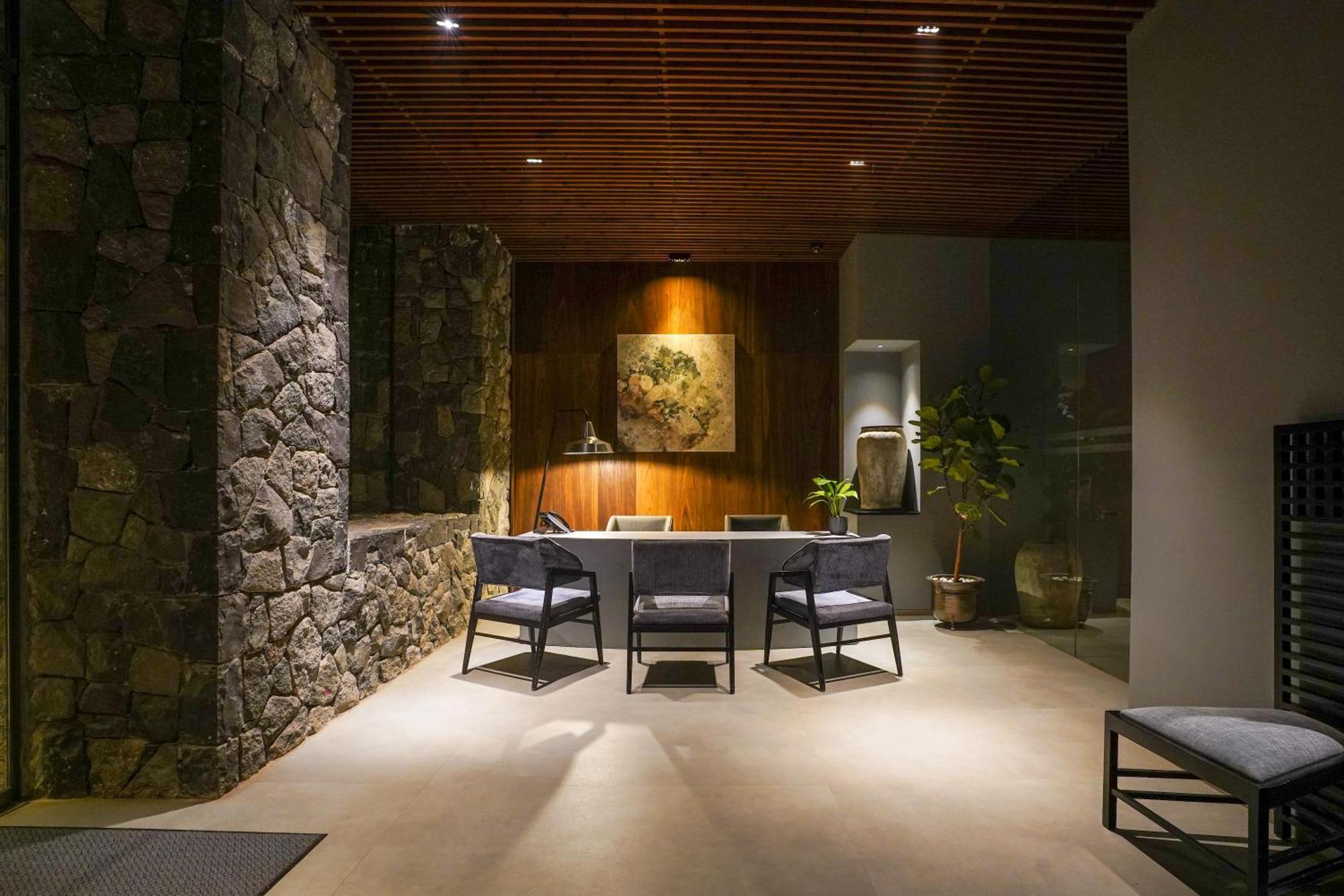 Radisson Resort And Spa Lonavala Dış mekan fotoğraf The lobby of the hotel