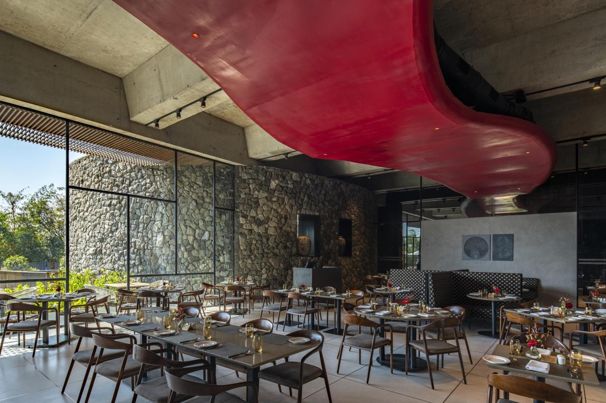 Radisson Resort And Spa Lonavala Dış mekan fotoğraf Interior of the restaurant
