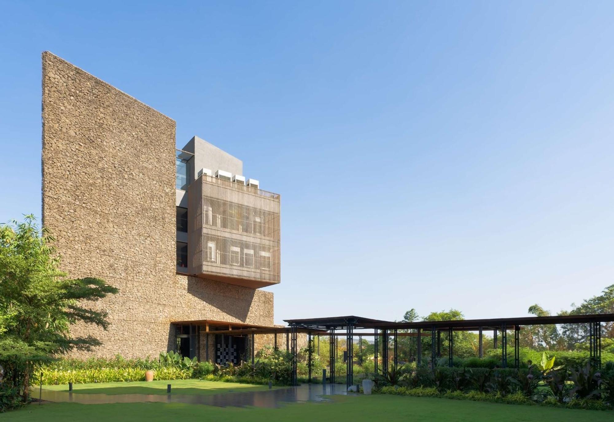Radisson Resort And Spa Lonavala Dış mekan fotoğraf The Aga Khan Academy, Hyderabad