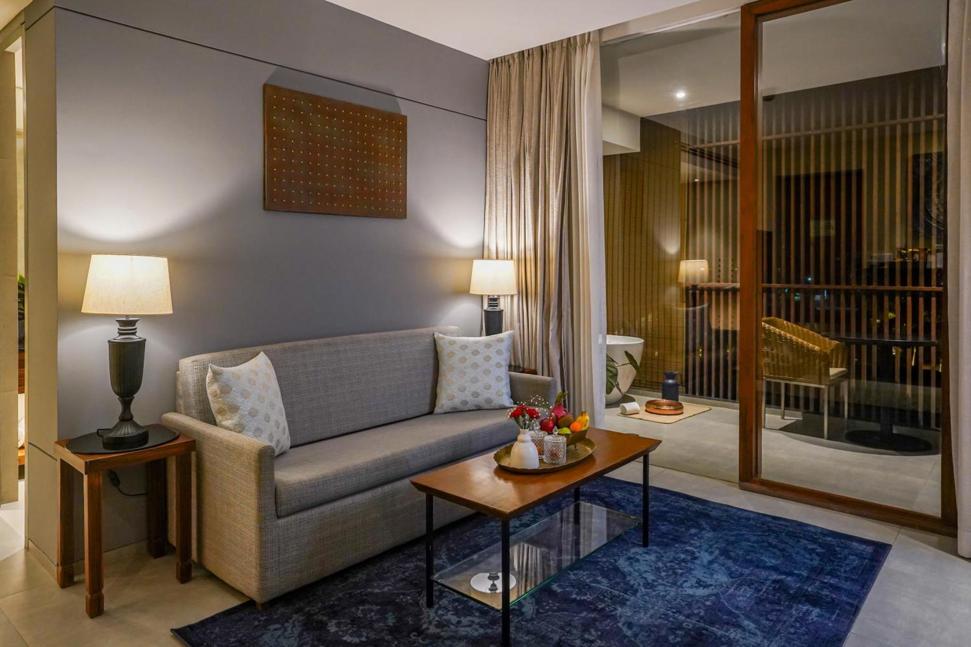 Radisson Resort And Spa Lonavala Dış mekan fotoğraf A living room at the hotel